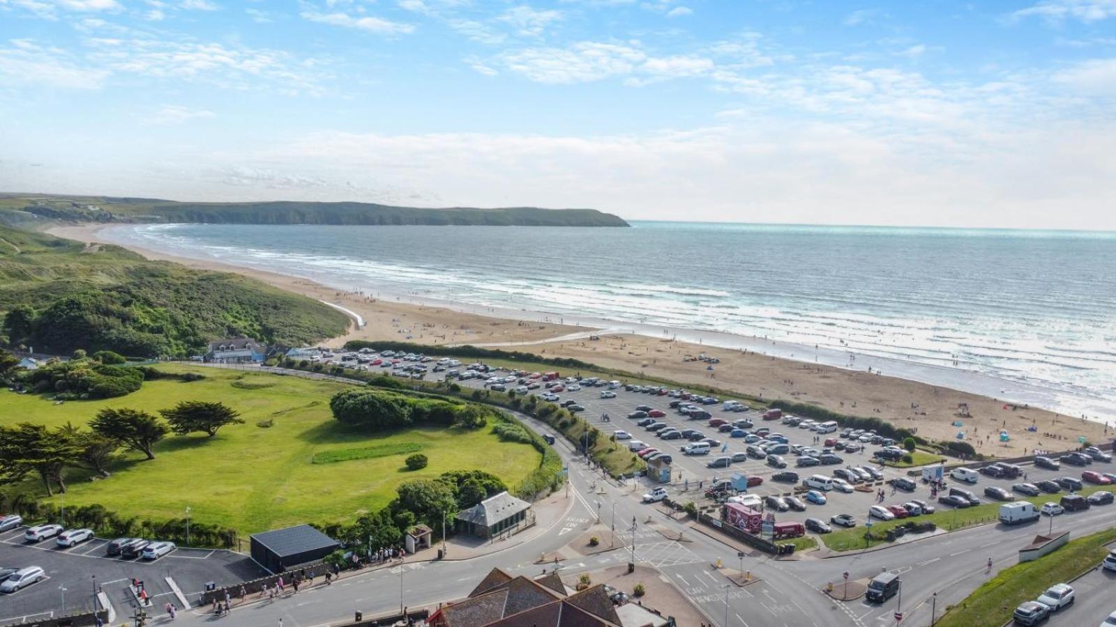 2 Middlecombe - Luxury Apartment At Byron Woolacombe, Only 4 Minute Walk To Woolacombe Beach! エクステリア 写真
