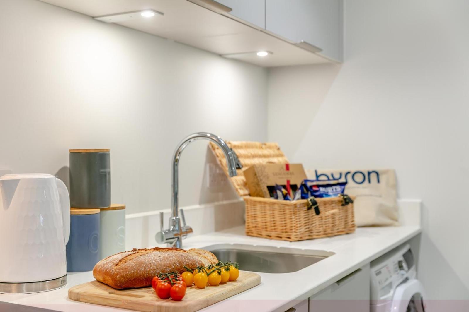 2 Middlecombe - Luxury Apartment At Byron Woolacombe, Only 4 Minute Walk To Woolacombe Beach! エクステリア 写真